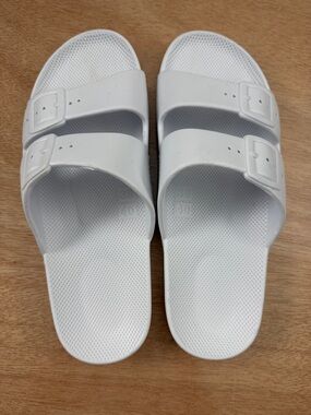 White Pool Slide Sandals - Freedom Moses -NWOT